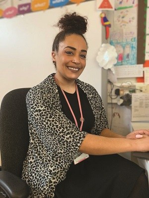 Alysha sat at her desk.