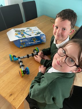 Phoebe and her brother Elliott play with the Robots in Motion Building Set
