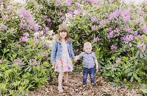 Isabelle (5) holding hands with her brother Jack (1). Image credit: @carlybedwellphotography