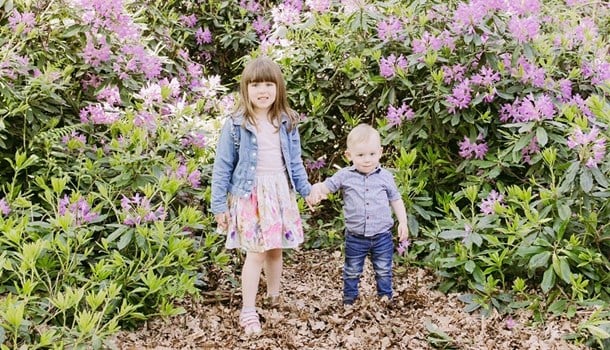 Isabelle (5) holding hands with her brother Jack (1). Image credit: @carlybedwellphotography
